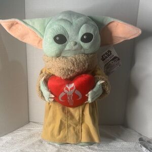 Star Wars Disney Grogu valentine greeter holding heart pillow stands up NWT 20”